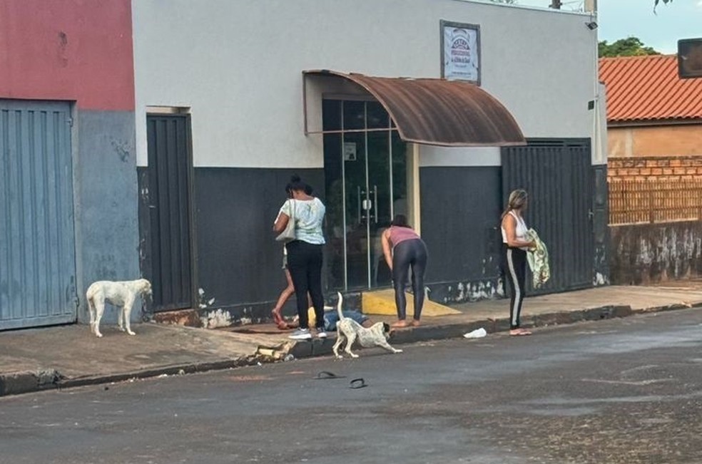 Homem é vítima de disparos de arma de fogo em Mirante do Paranapanema (SP) — Foto: Redes sociais