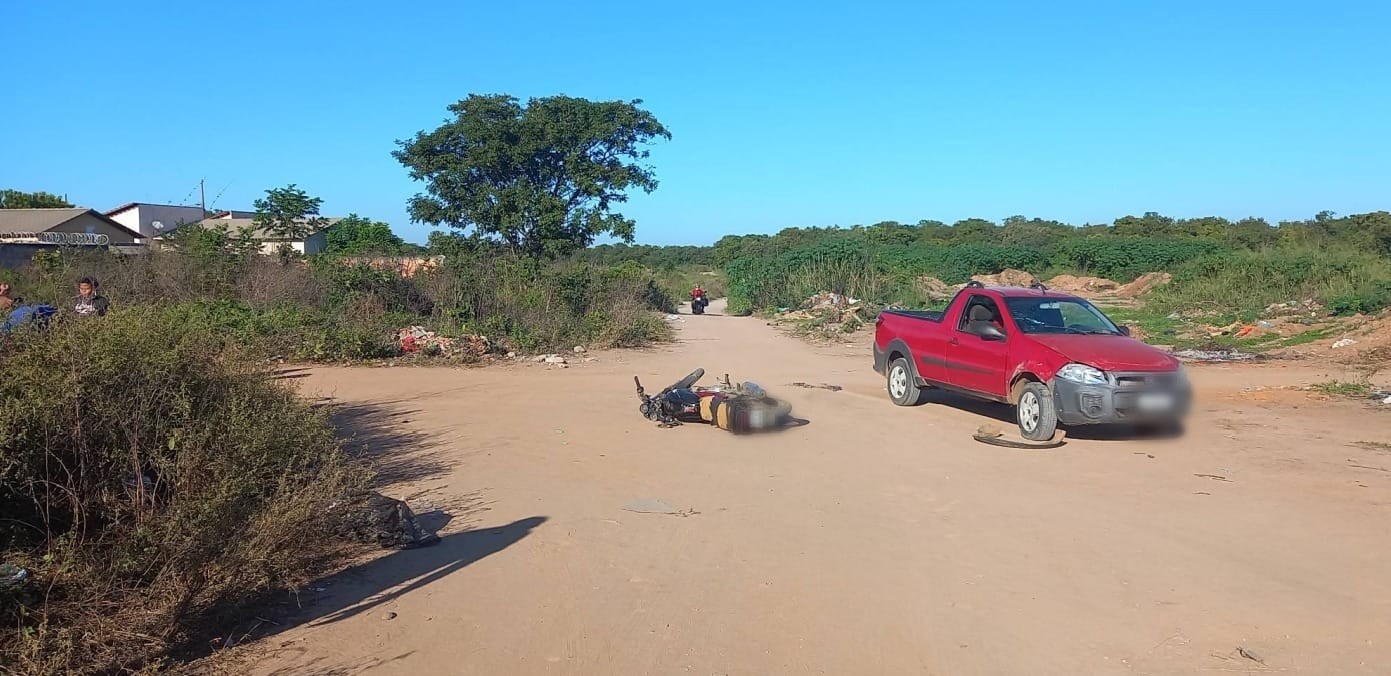 Motociclista inabilitado e menino de 10 anos ficam feridos em acidente com carro em Pirapora