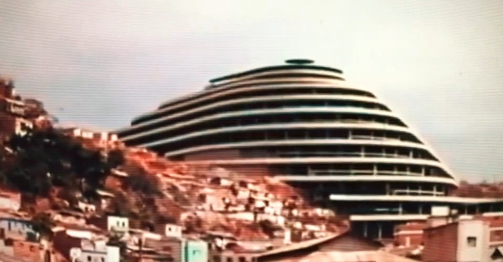 Desigualdade na Caracas dos anos 70: favelas e prédios modernistas — Foto: Reprodução / Fantástico