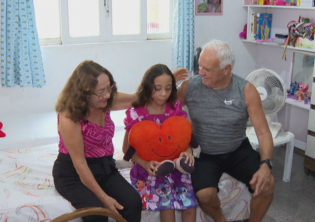 Dia dos Namorados: ex-casal se reencontra após quatro décadas; eletricista recebeu mensagem de aposentada e viu três anos depois