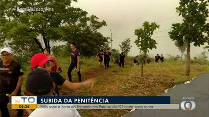 Fiéis encaram a tradicional subida da Serra do Estrondo na Sexta-feira da Paixão