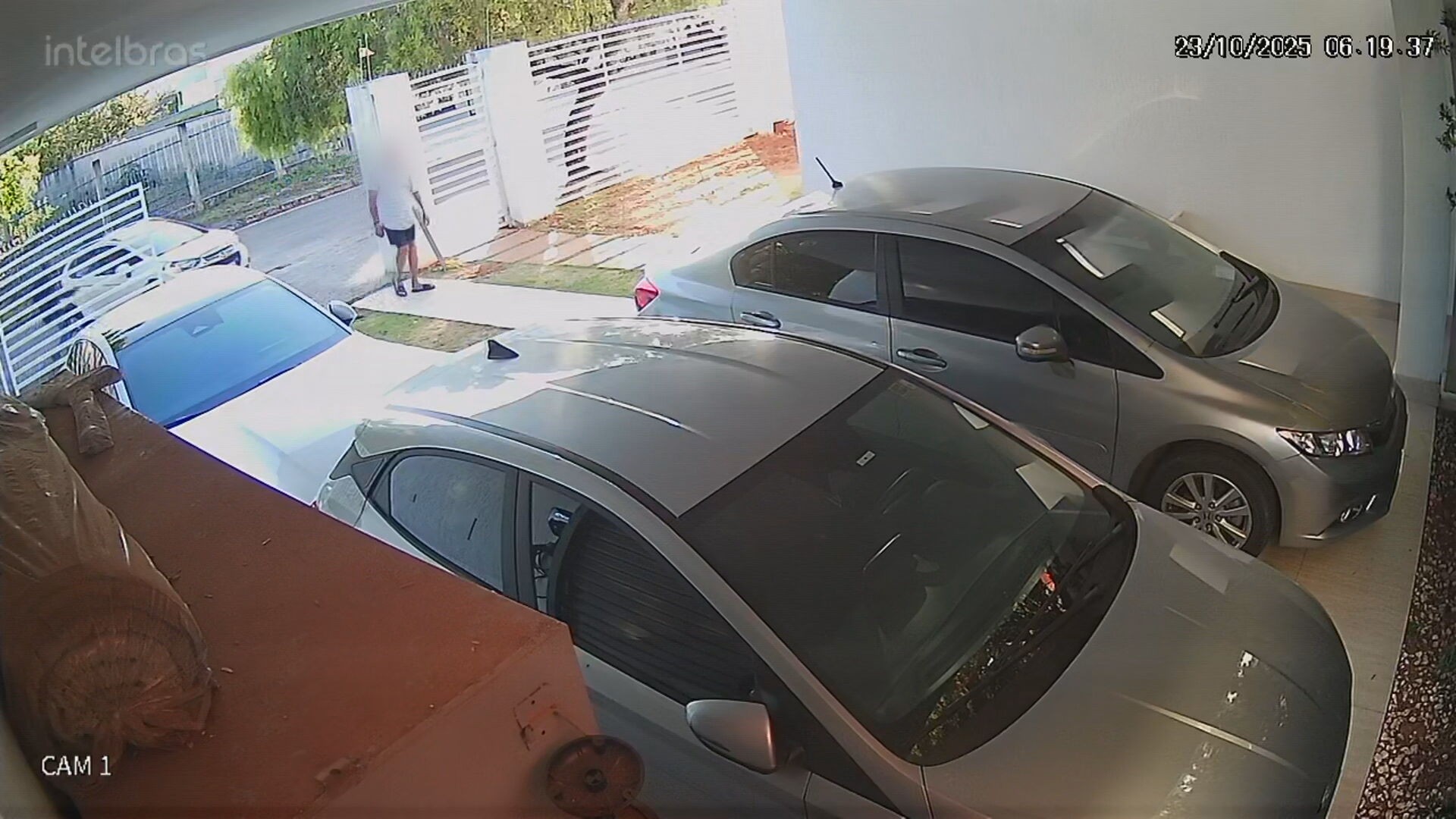 Criminosos tentam roubar, mas desistem de levar carro por não saberem dirigir veículo automático no DF