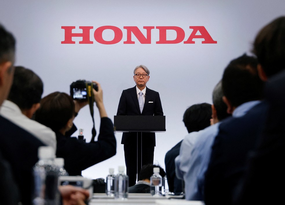 Toshihiro Mibe, CEO da Honda Motors, fala dos resultados da empresa em Tóquio — Foto: REUTERS/Kim Kyung-Hoon