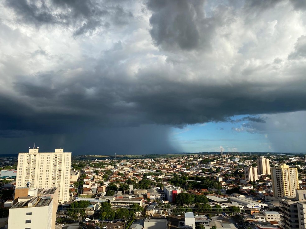 1 de 1
Calor e pancadas isoladas de chuva devem marcar o carnaval no interior de SP — Foto: Beatriz Jarins/g1