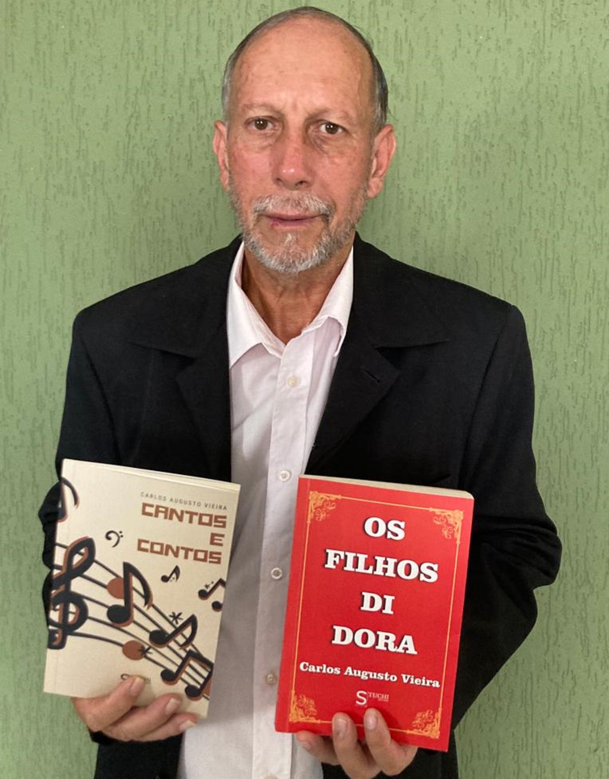 Com mensagem de fé e perseverança, escritor prudentino lança livros de romance e contos musicais