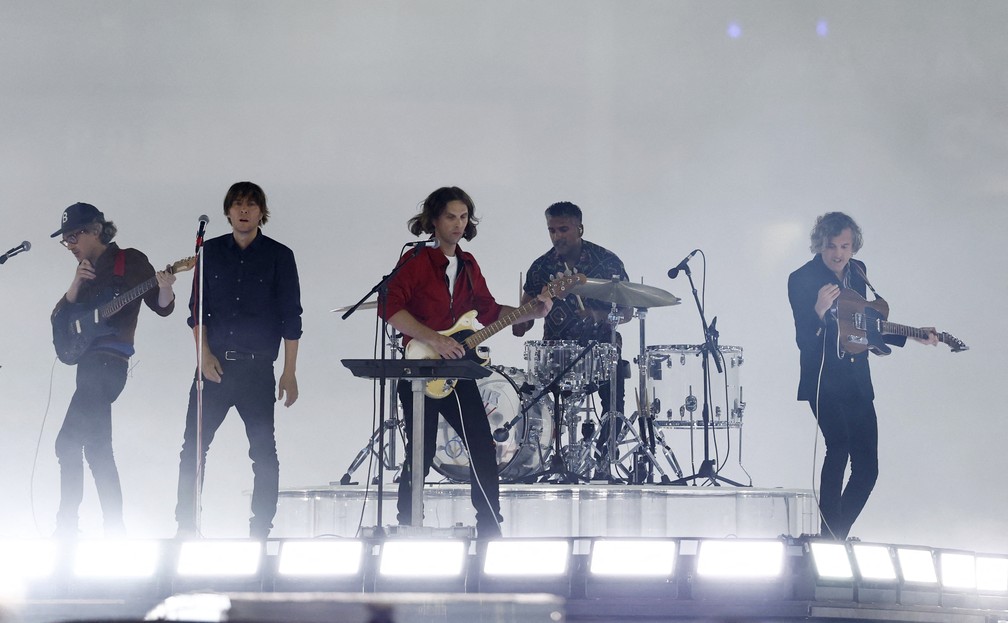 Banda Phoenix se apresenta na cerimônia de encerramento das Olimpíadas de Paris 2024 — Foto: Gonzalo Fuentes/Reuters
