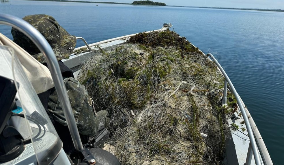 Polícia Militar Ambiental apreende mais de 2 km de rede de pesca em Presidente Epitácio e Panorama — Foto: Policia Militar Ambiental/Divulgação