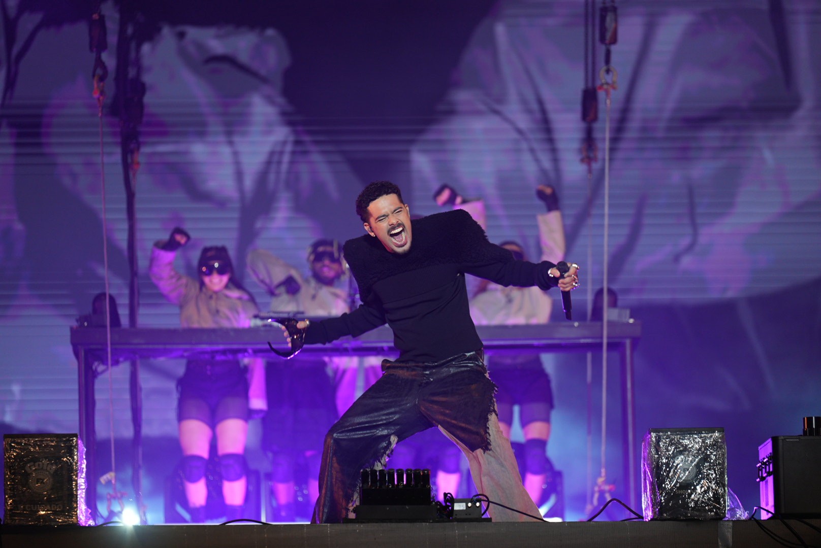 Pedro Sampaio prova que público do The Town não quer (só) música