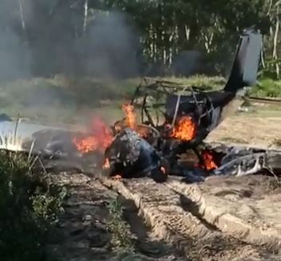 Aeronave queimada em garimpo durante ação da Pf — Foto: Reprodução/Arquivo pessoal