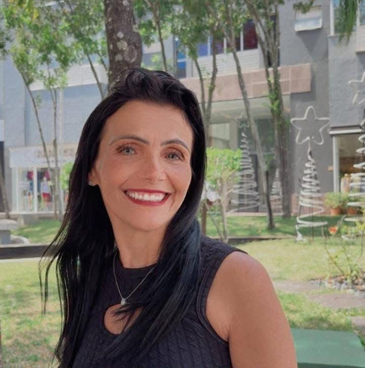 Mulher esfaqueada e citada em áudio pelo ex precisa de sangue A+ urgente após piora no quadro em hospital de Búzios, diz família