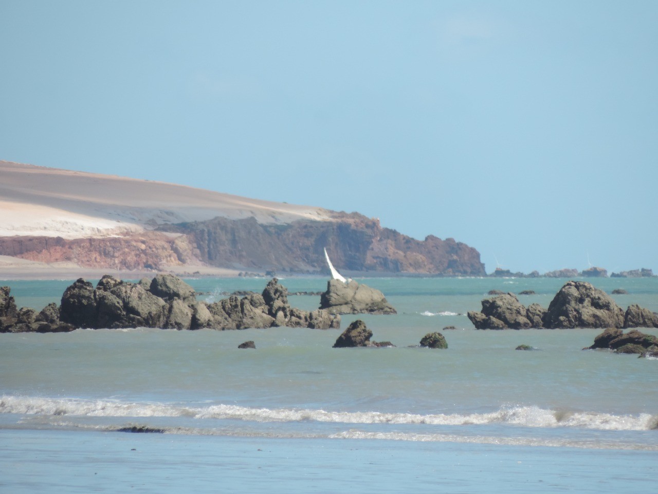 Cidade com praias paradisíacas no Ceará tem seleção com salários de até R$ 5 mil