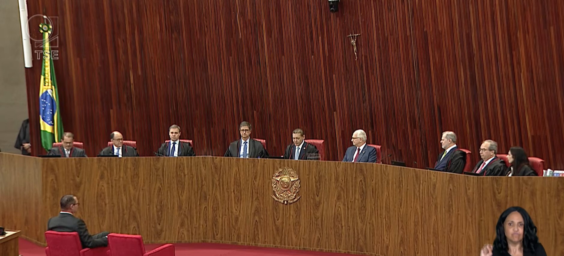 TSE julga decisão de Nunes Marques que suspendeu pesquisa com queda de Flávio