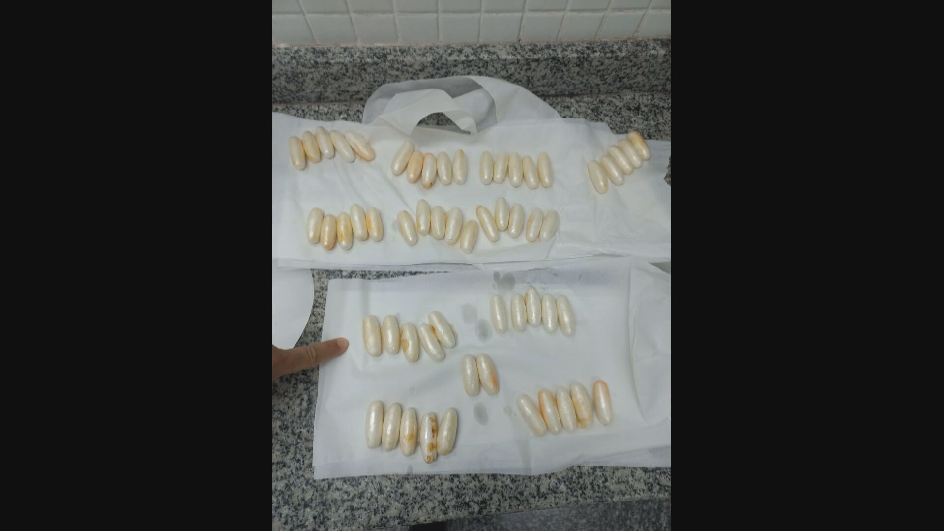 Homem engole 80 cápsulas com cocaína e é preso pela PF no Galeão quando embarcava para a França