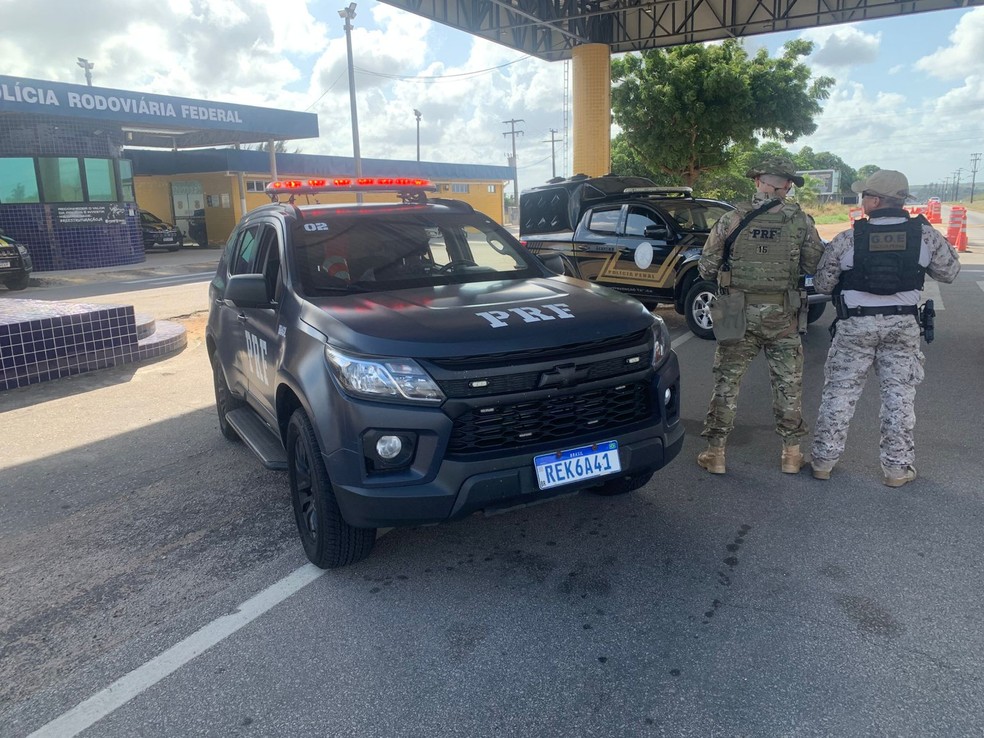 Homem foi preso durante fiscalização em São Gonçalo do Amarante, na Grande Natal — Foto: PRF/Cedida