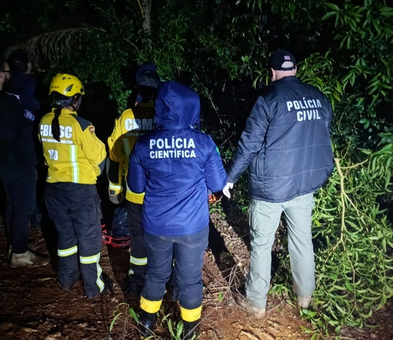 Homens invadem casa e sequestram adolescente de 17 anos que é achada morta com sinais de execução em SC