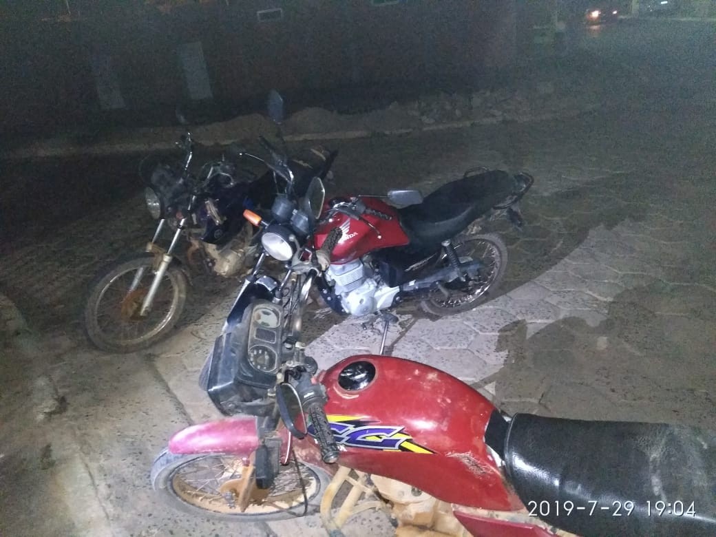 Adolescente e jovem sem habilitação que conduziam motos colidem e ficam  feridos no Vale do Itajaí