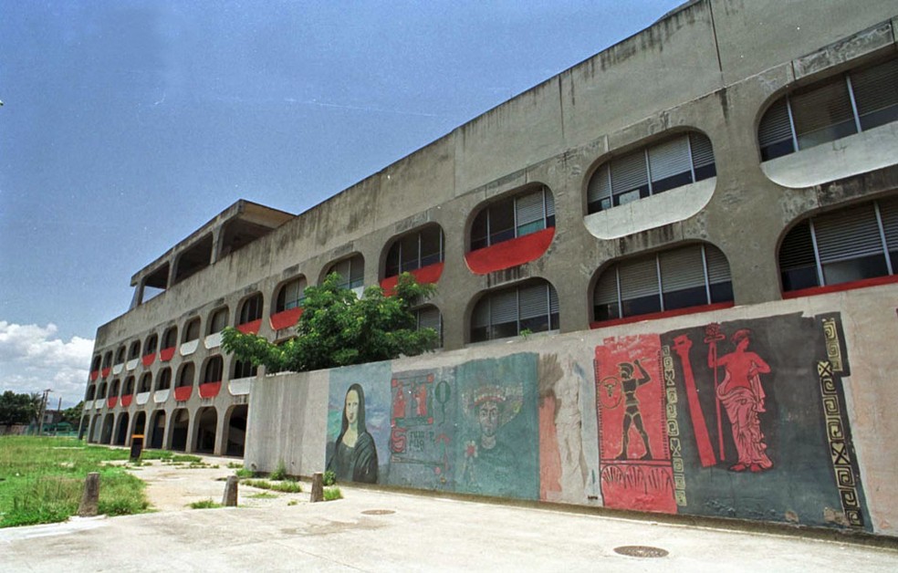 CIEP, escola no Rio de Janeiro — Foto: Monique Cabral/Folhapress 