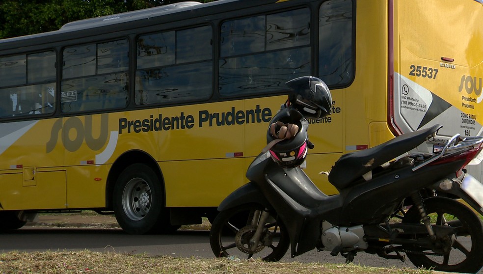 Passageira de motocicleta morreu no Jardim Itaipu, em Presidente Prudente (SP) — Foto: TV Fronteira