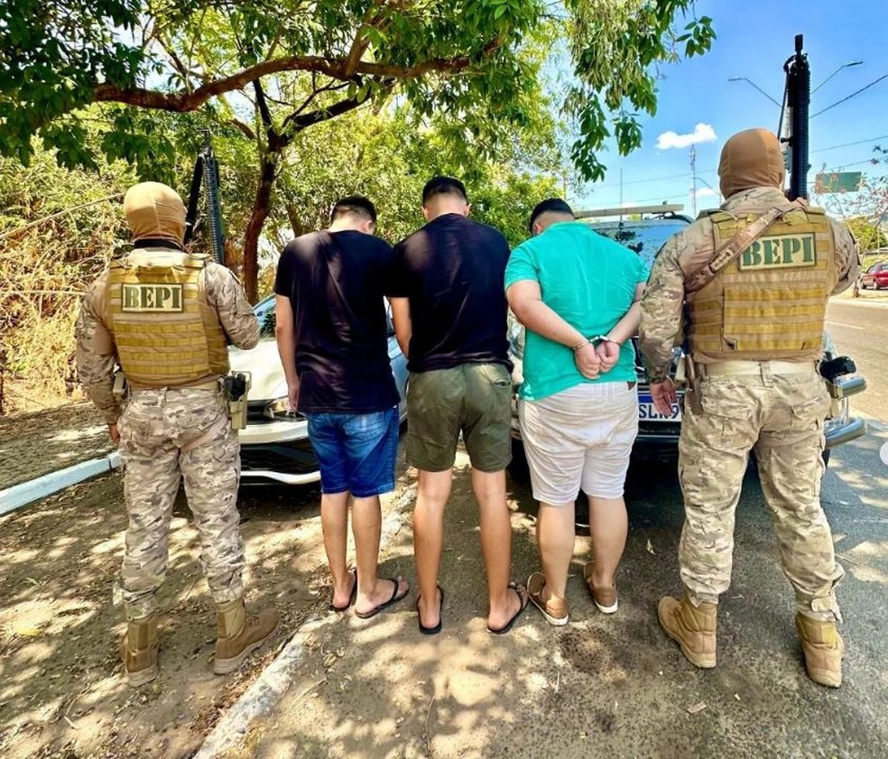 Polícia prende cearenses que aplicavam golpes em agências bancárias no Piauí. — Foto: PMPI/ Divulgação
