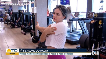 Personal explica a importância do alongamento para reduzir risco de lesões