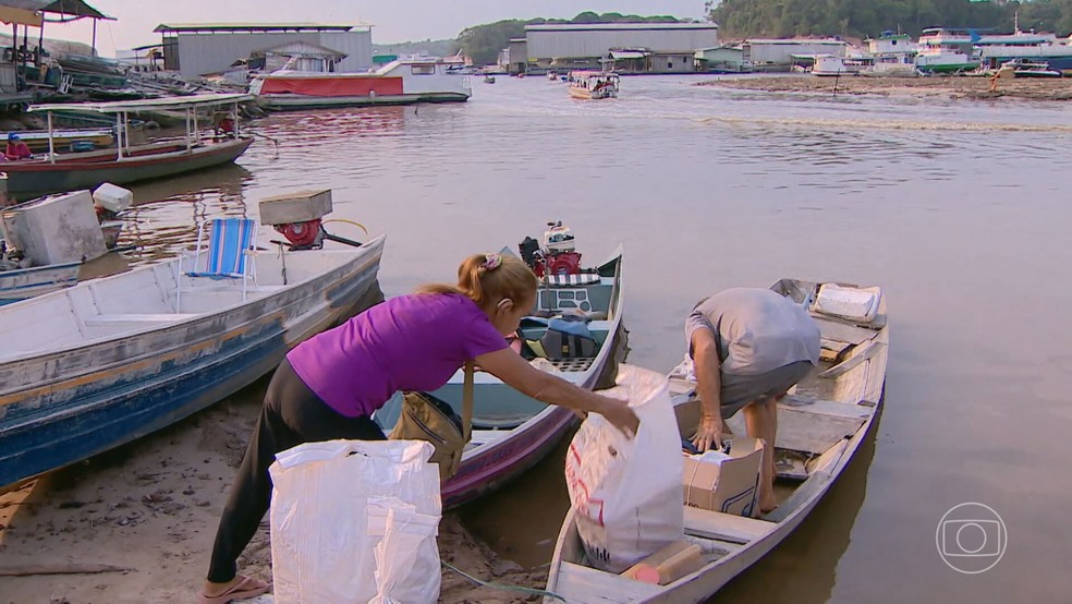 Moradores da Regi&atilde;o Metropolitana de Manaus sofrem com a seca dos rios &mdash; Foto: Reprodu&ccedil;&atilde;o/TV Globo