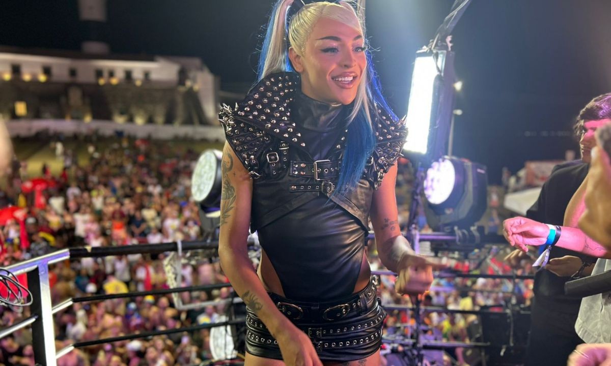 Pablo Vittar celebra diversidade no carnaval de Salvador e aposta em look ousado para desfile