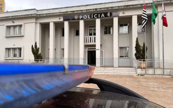 Mulher é presa suspeita de golpear companheira com faca em Araçatuba-SP