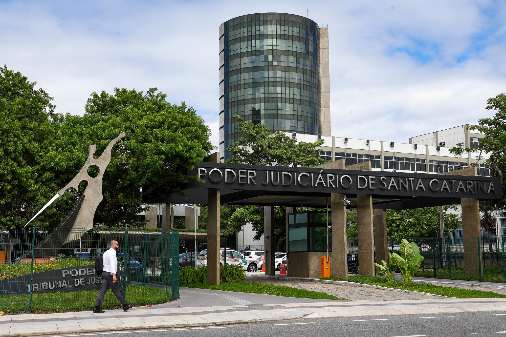 TJSC abre concurso público com salários de até R$ 10 mil | G1