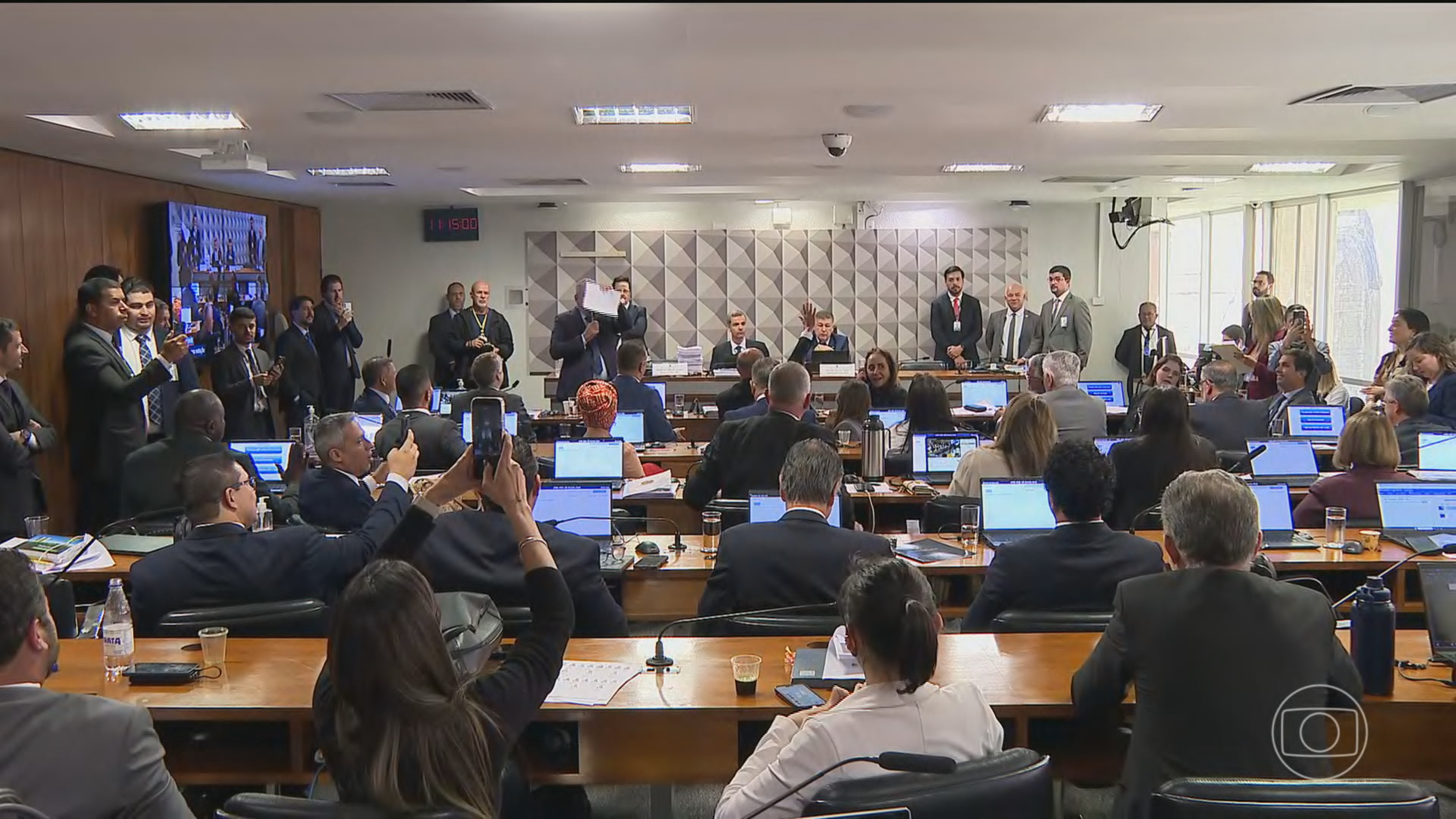 Relatório final da CPMI do INSS propõe indiciamento de mais de 200 pessoas