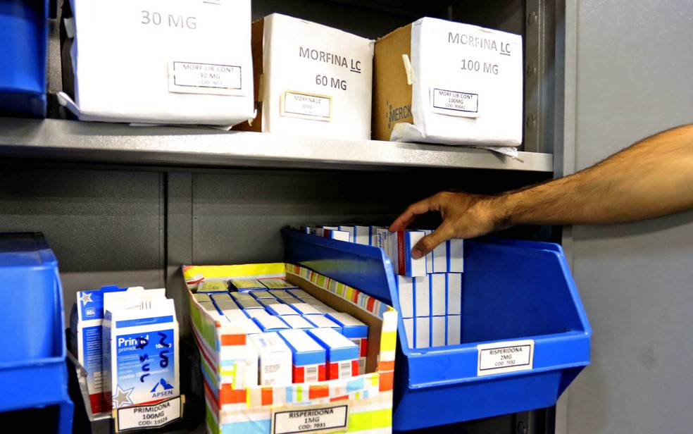 Após denúncias de falta de remédio, MP-DF faz 2ª blitz em farmácia de alto  custo | G1