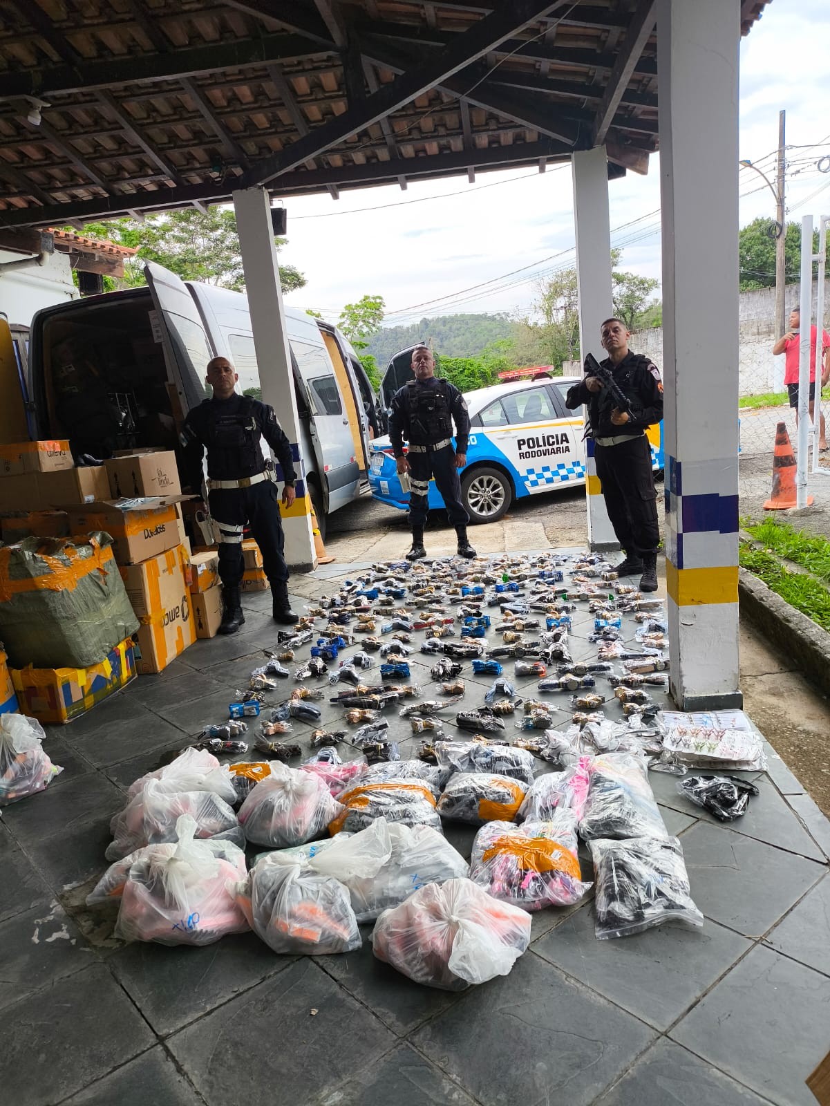 Cerca de R$ 240 mil em produtos sem nota fiscal são apreendidos em Piraí