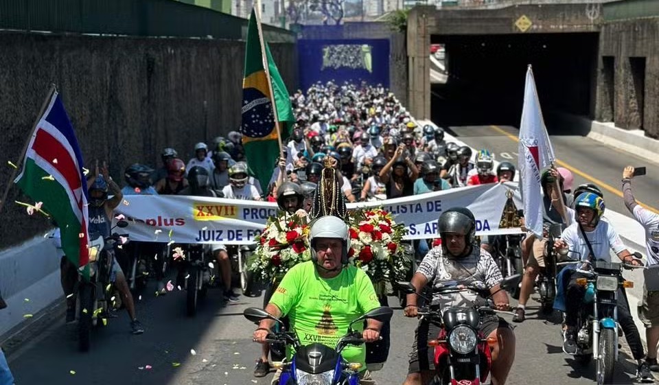 Nossa Senhora Aparecida: Motociata que reúne quase 3 mil participantes em Juiz de Fora foi criada há 28 anos após acidente: 'agradecimento', diz motociclista