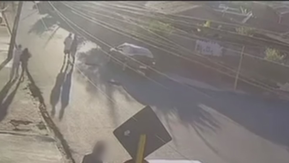 Pai de aluno conseguiu intervir e evitar estupro de estudante em Bauru (SP) — Foto: Reprodução/Câmera de segurança