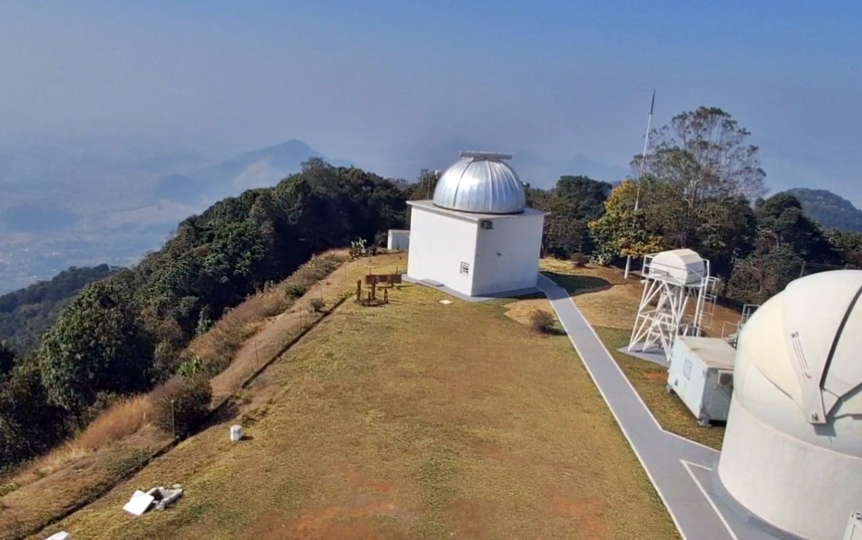 Fuligens das queimadas prejudicam observação do Laboratório Nacional de Astrofísica, no Sul de Minas