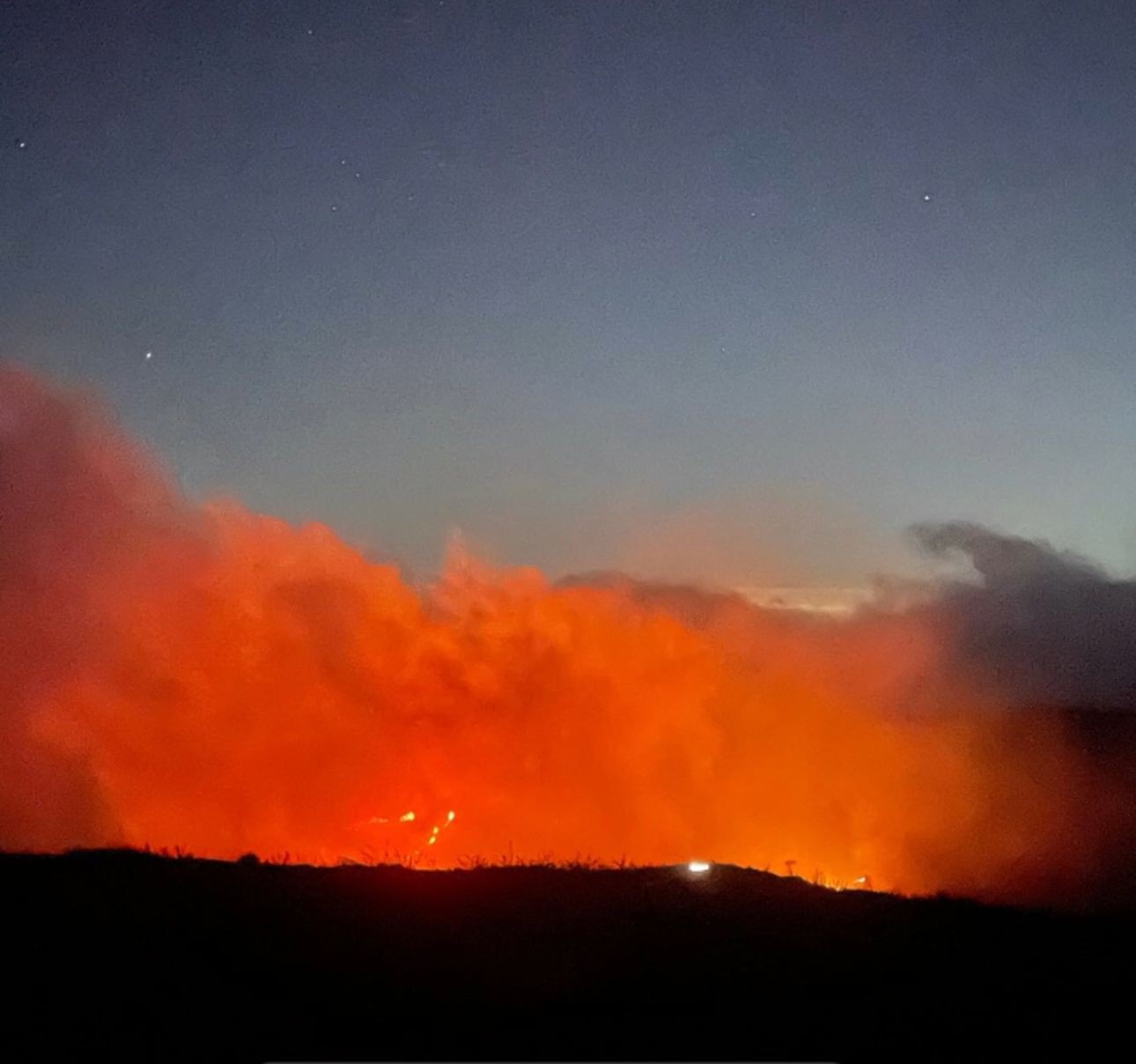 Incêndio de grandes proporções atinge o Morro do Açu, no Parque Nacional da Serra dos Órgãos; vídeo 