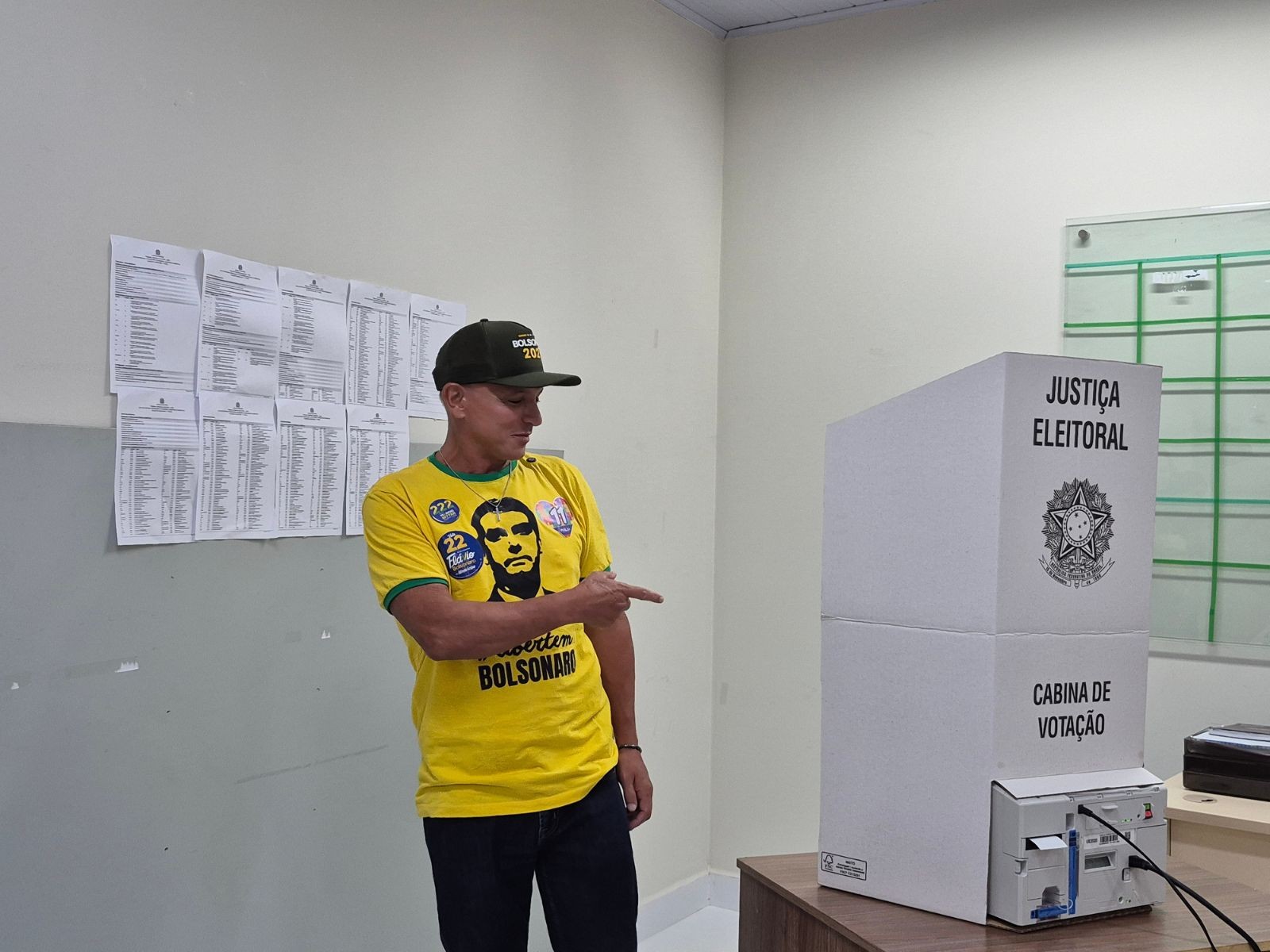Candidato ao Senado pelo Acre, Márcio Bittar (PL) vota em Rio Branco