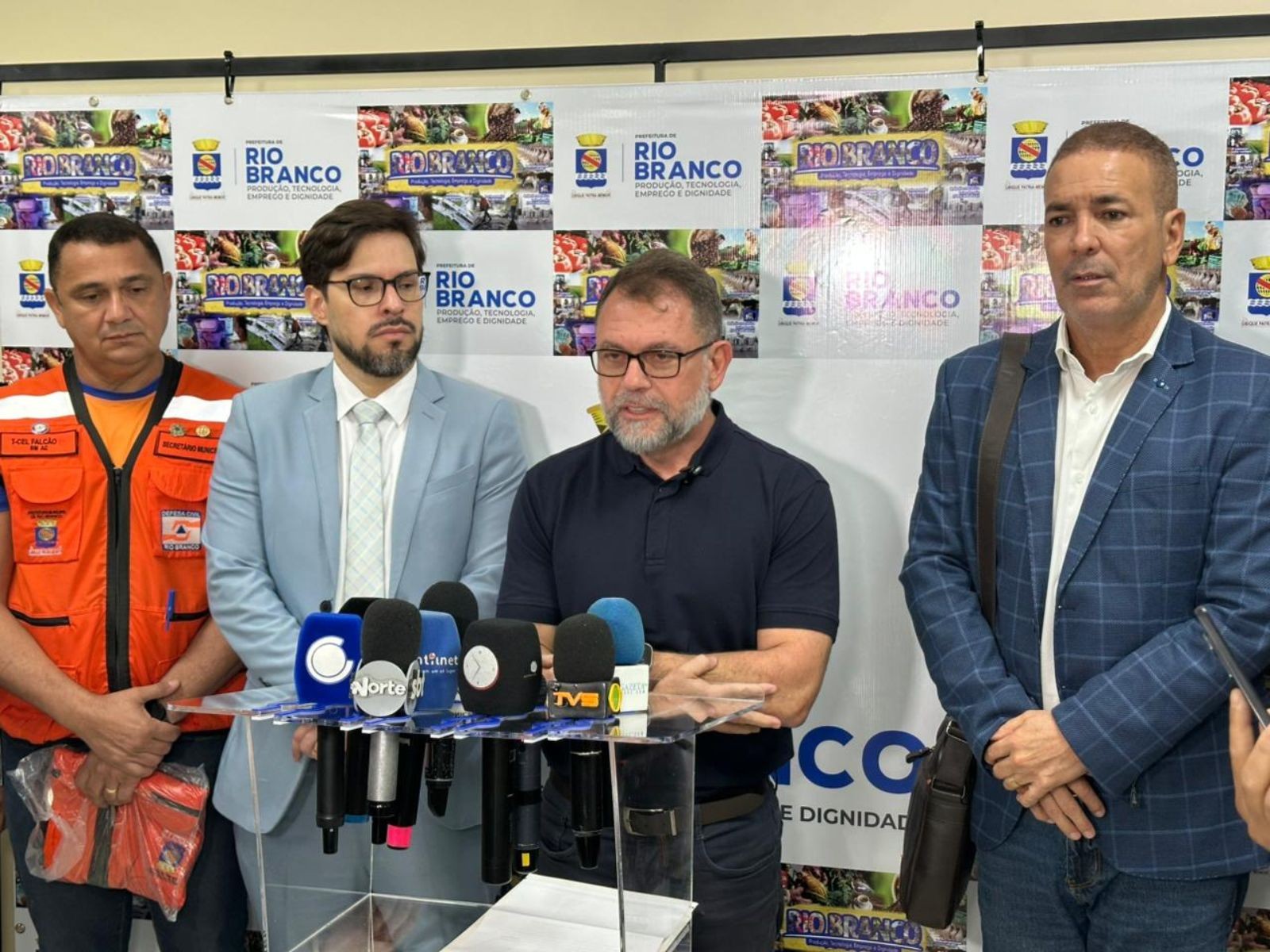 Após enxurrada, prefeitura decreta situação de emergência e propõe auxílio de R$ 2 mil para famílias atingidas