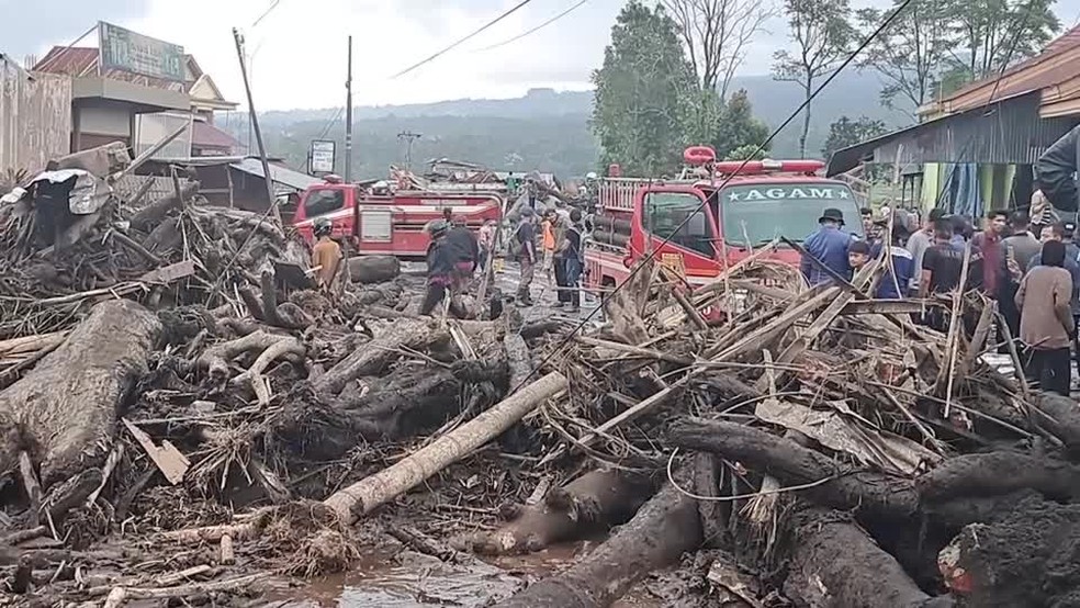 Inundações deixam 50 mortos e 27 desaparecidos na Indonésia