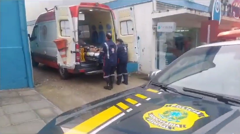 Caminhoneiro é hospitalizado após ataque de abelhas durante viagem na BR-158, em Rosário do Sul