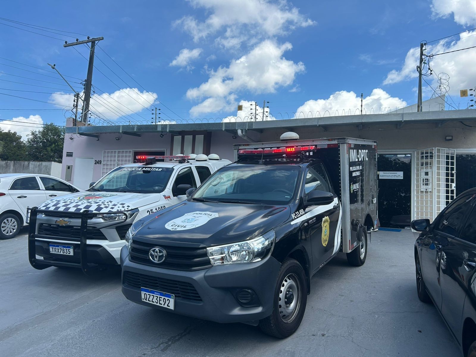 Homem morre e outro fica ferido após ataque a tiros dentro de clínica de trânsito na Zona Norte de Manaus