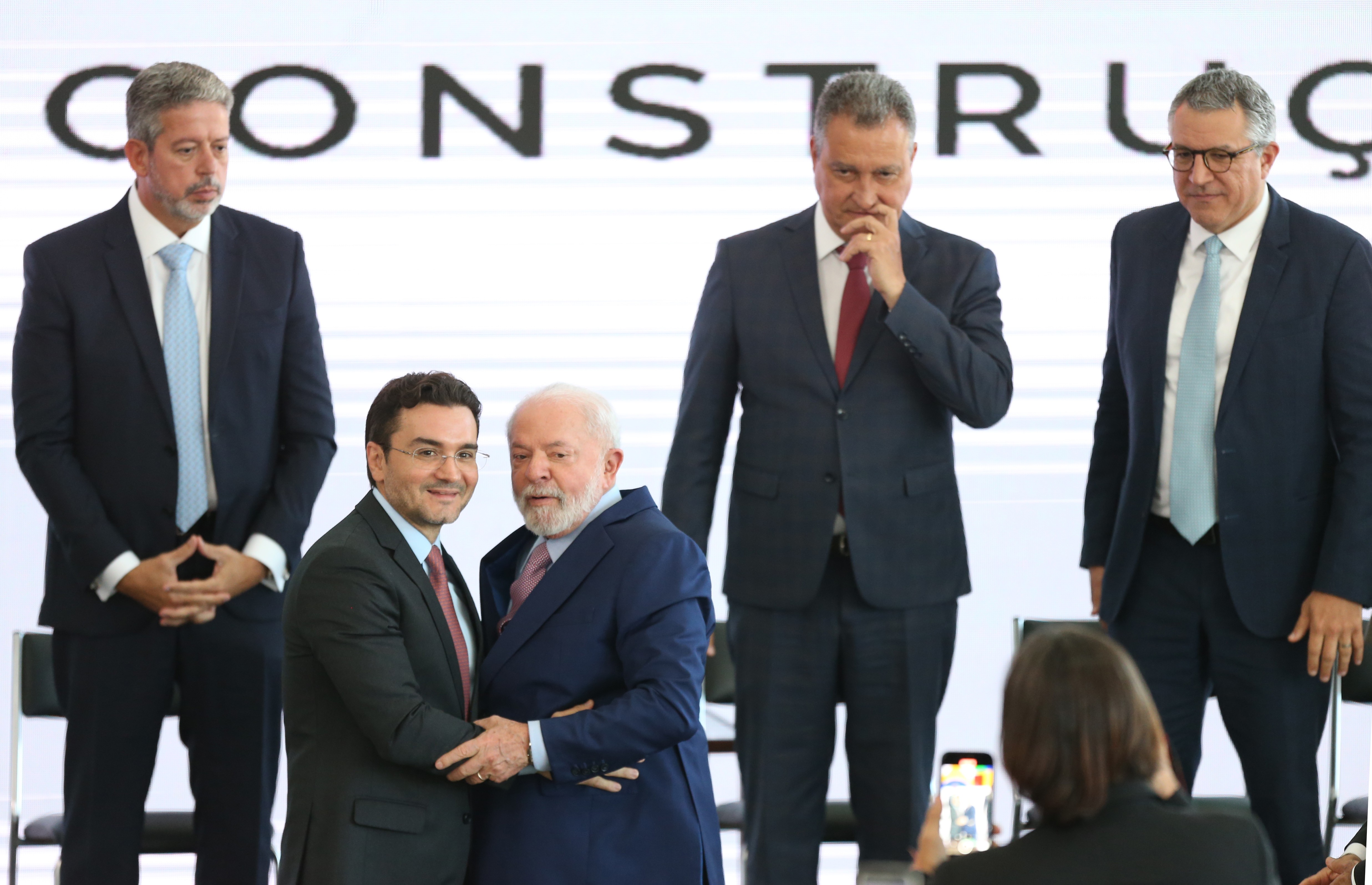 Ministro do Turismo tenta permanecer no cargo, mas é pressionado pelo União Brasil e pode ser expulso do partido