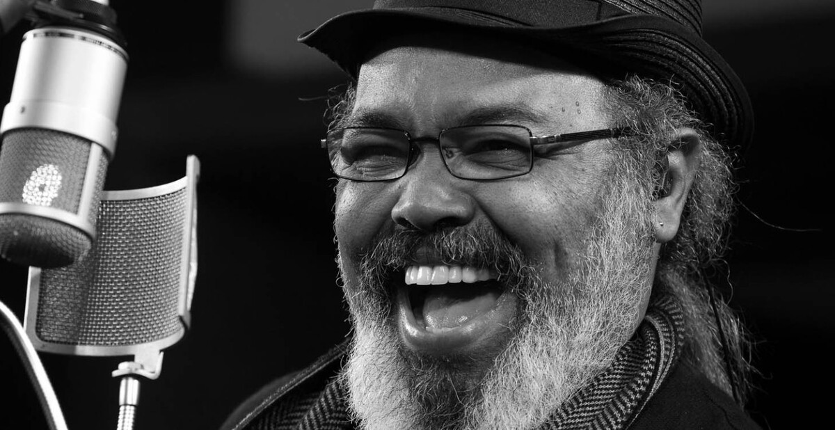 Jorge Aragão celebra Dia Nacional do Samba com show em Manaus