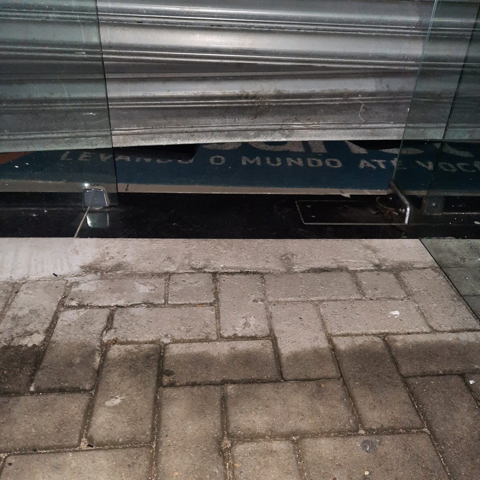 Estabelecimento de telecomunicações foi arrombado durante a madrugada, mas suspeitos foram presos — Foto: PMRN/Divulgação