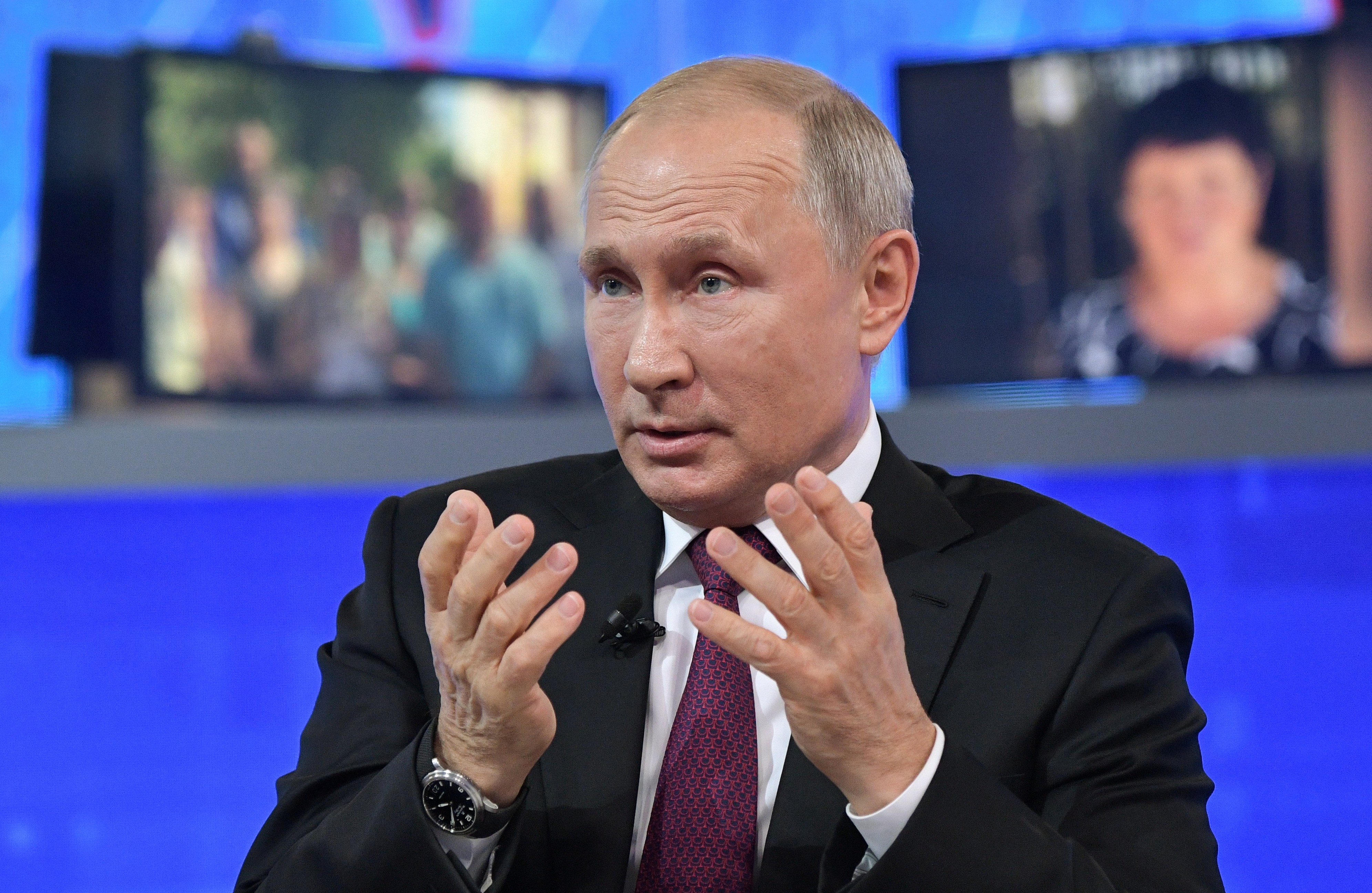 Com queda de popularidade, Putin promete aumentar o nível de vida dos ...