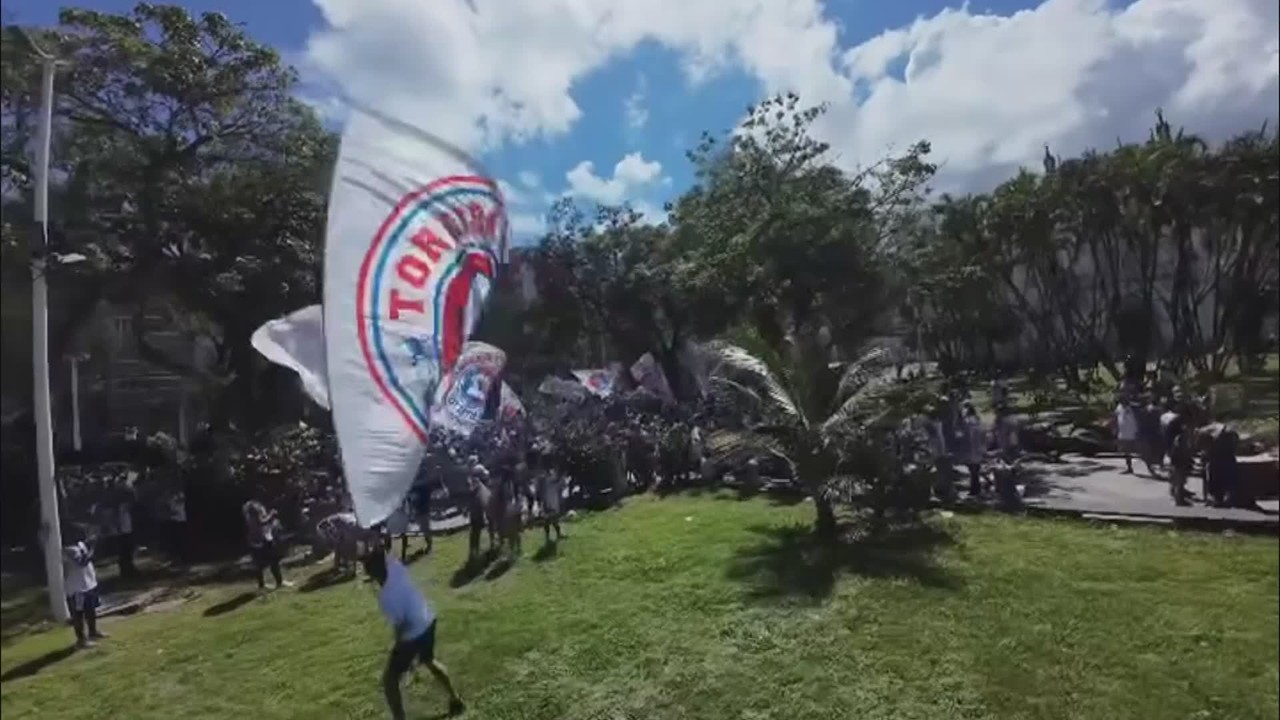 Dez integrantes de torcida Bamor, do Bahia, são presos acusados de tortura na sede do grupo em Salvador