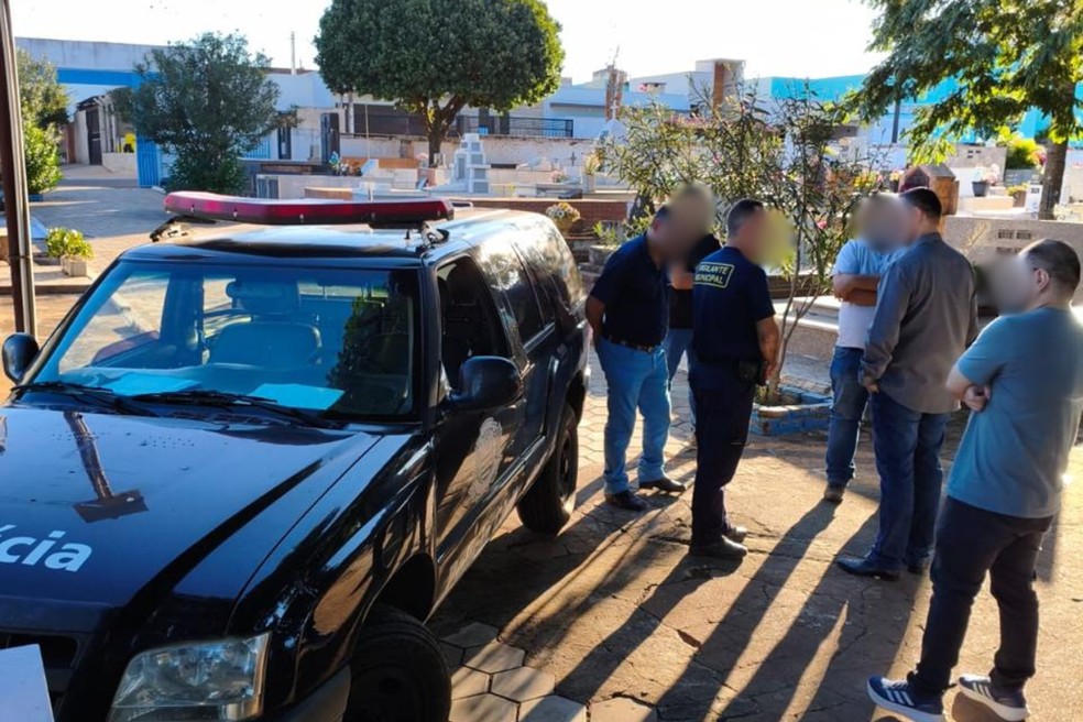 Suspeitos são presos por furtos de diversos objetos de túmulos em Martinópolis (SP) — Foto: Reprodução/Polícia Civil