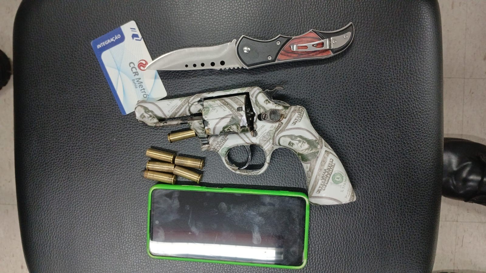 Dois jovens morrem após serem baleados e tentarem se proteger em igreja de Salvador; suspeito foi preso