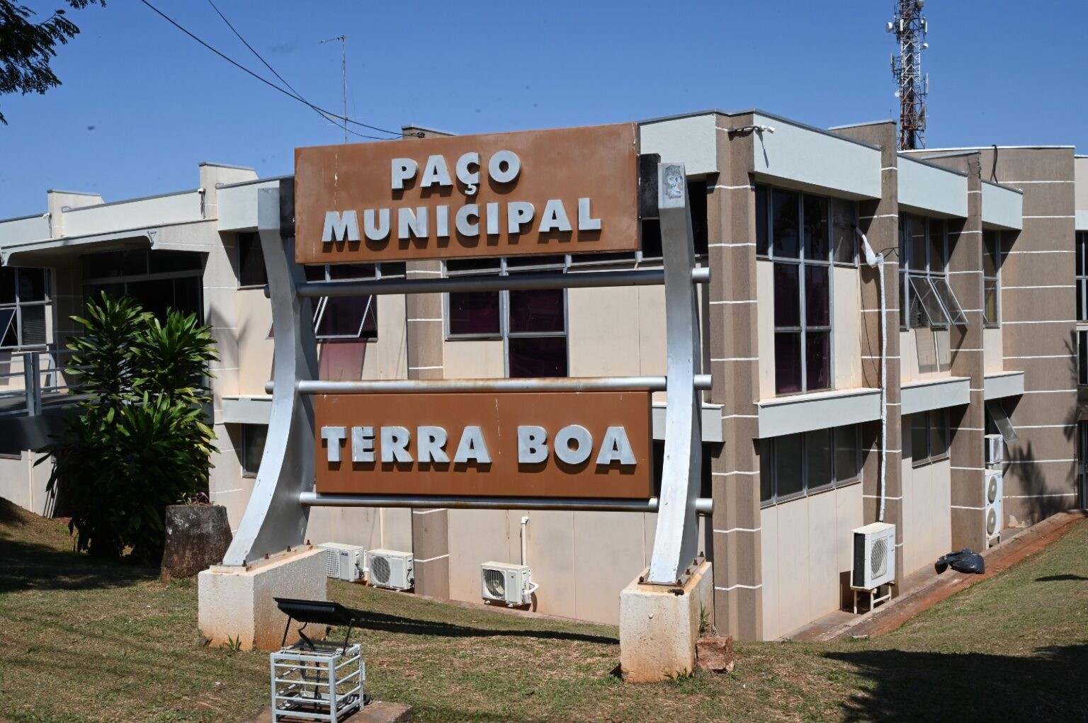 Prefeitura de Terra Boa abre concurso com salário de até R$ 20,5 mil; veja como se inscrever