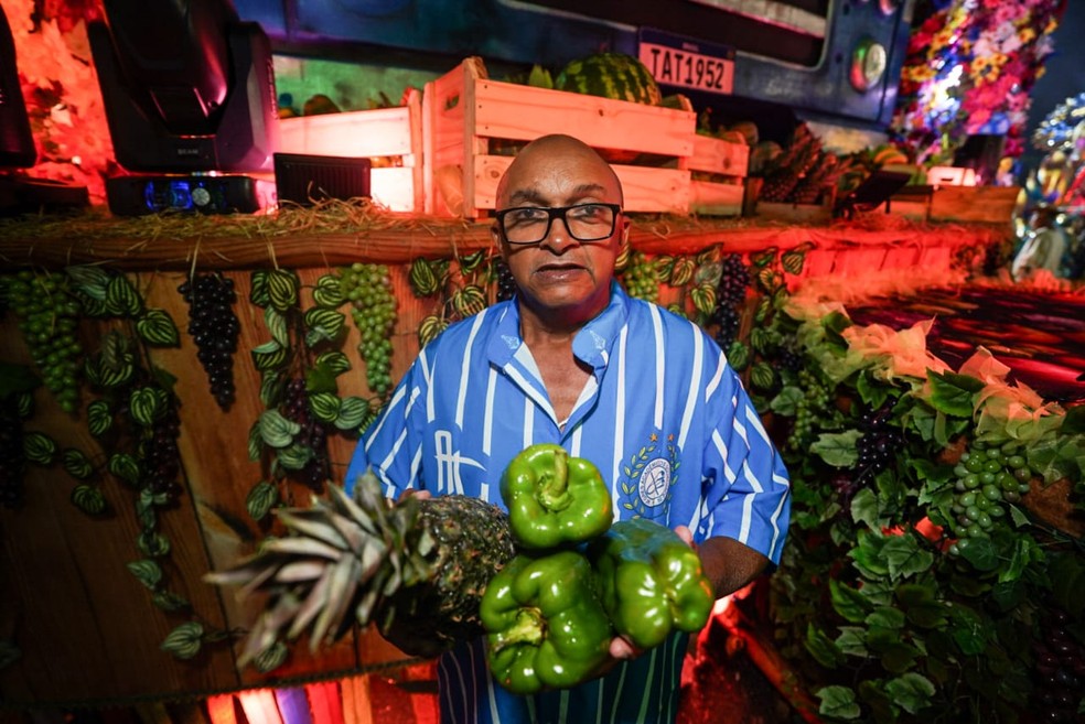 Alimentos que serão doados pela Acadêmicos do Tatuapé a comunidades — Foto: Gustavo Honório/g1