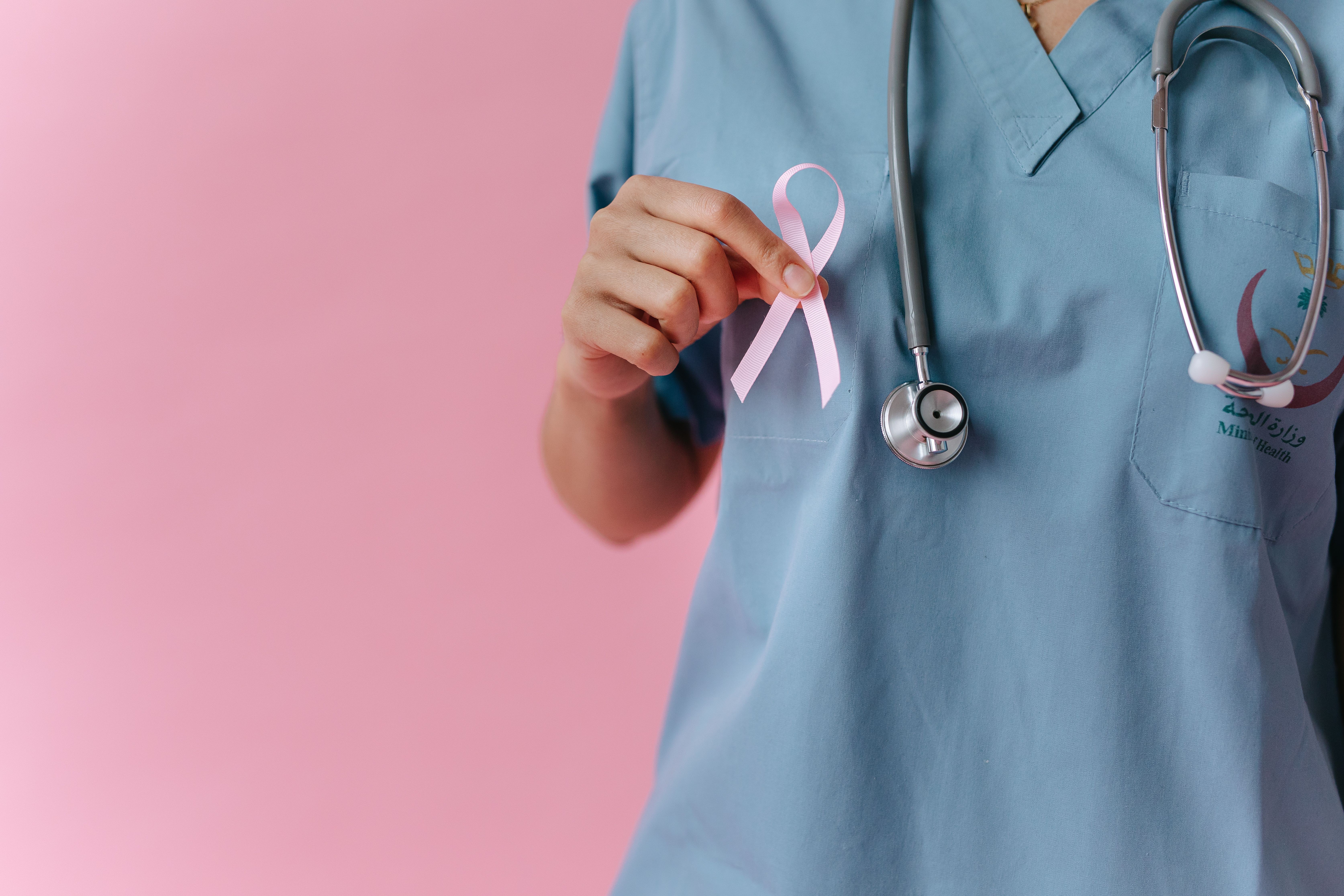 Oncoguia lança guia para orientar pacientes com câncer sobre uso seguro da inteligência artificial